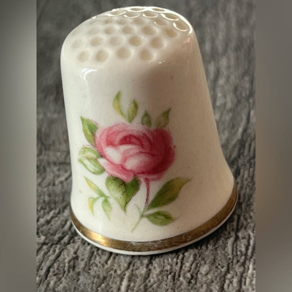 Mason's Porcelain Thimble vintage rose   🌹